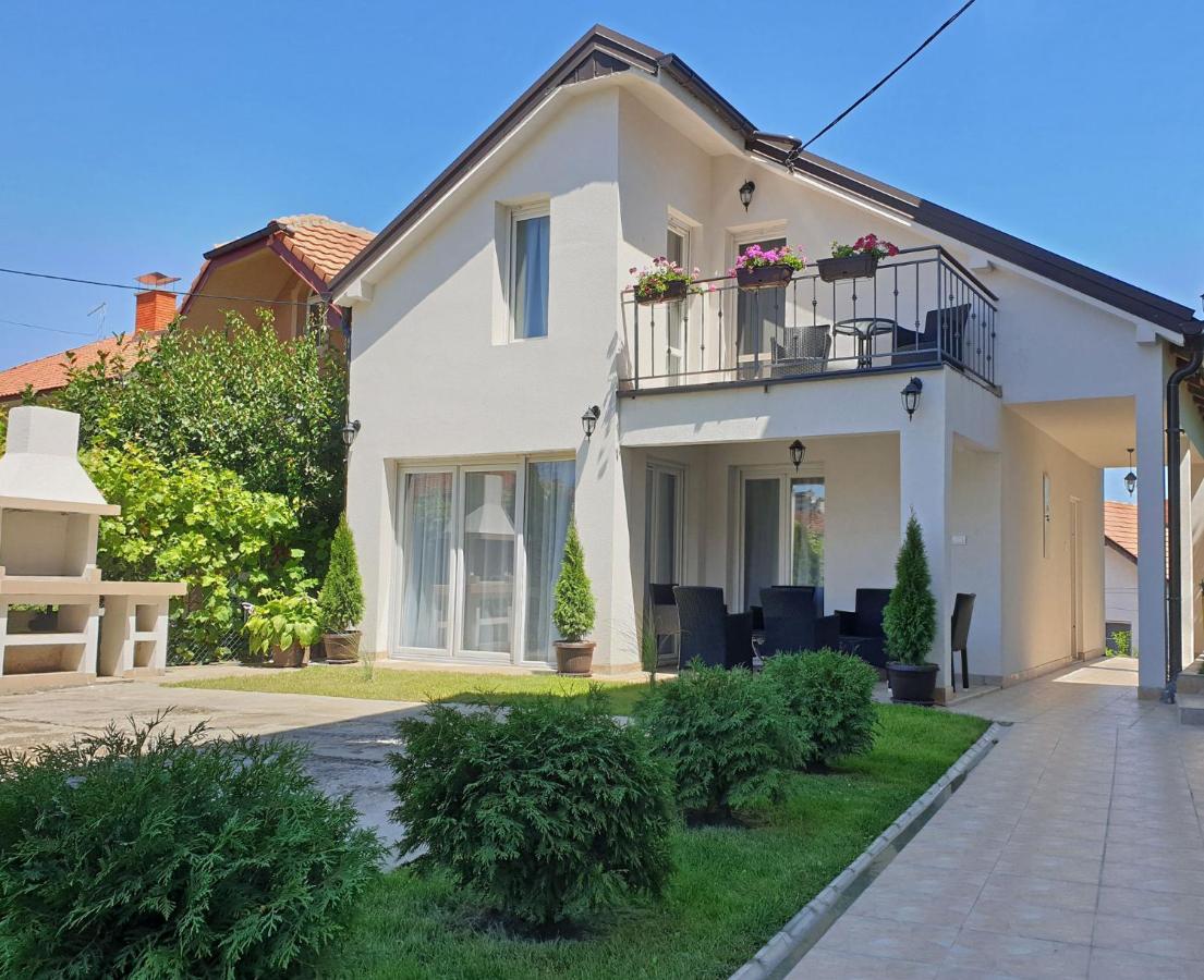 Villa Kuca Ema Belgrado Exterior foto